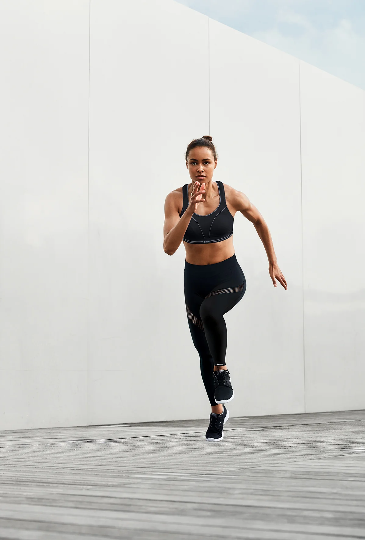 Ultimate Run Black Sports Bra - Shock Absorber - Image 3